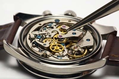 ¿Por qué los relojes automáticos funcionan sin cuerda?