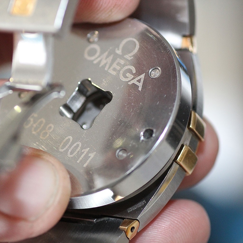 Regulación del hermetismo y condensación de un reloj