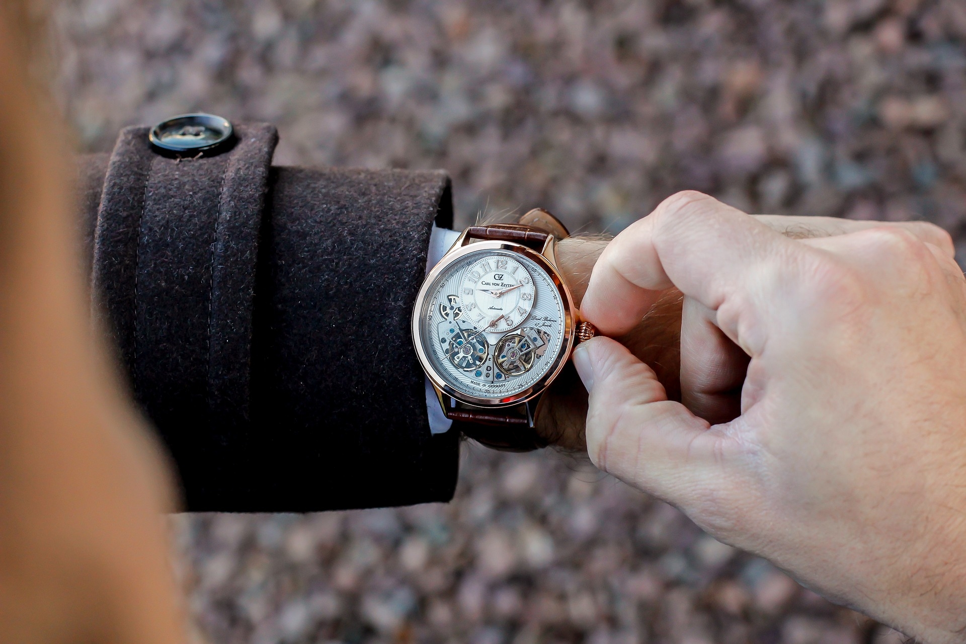 ¿Dónde reparar un reloj de muñeca antiguo?